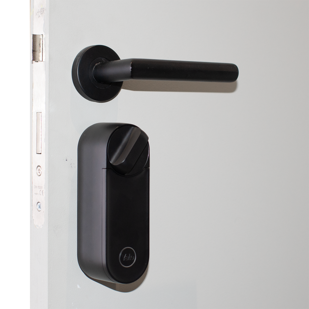 Fechadura com chaveiro inteligente BLE e WiFi Preto YALE